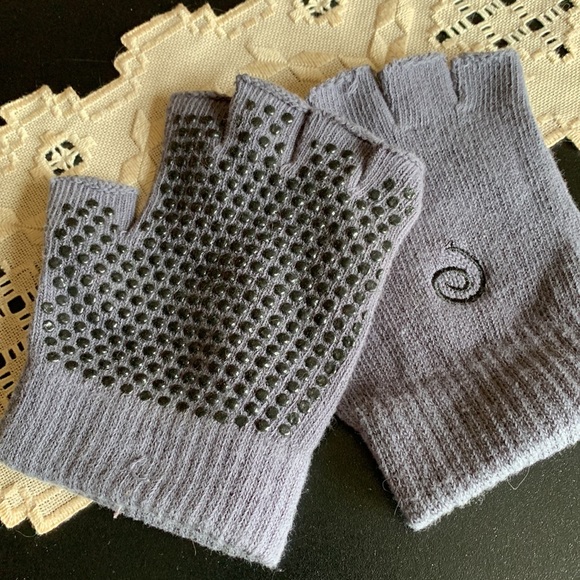 3/10$ Yoga gloves - Picture 4 of 4